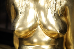 稲場るかが衝撃の金粉メイドになりその状態で勃起チンポをマンコに挿入セックスする【金粉巨乳メイド 稲場るか】