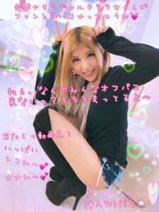 痴女ギャルが６P【金髪ヤリマギャルキララちゃん激ミニデニムショーパンに勃起したファンと6P連続中出し】