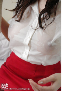 ノーブラ透け乳人妻誘惑不倫【ノーブラで誘惑する欲求不満な巨乳人妻 JULIA】