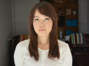 ロングヘアーの女性が美容院でスキンヘッドの予約をして見事なまでのつるつる剃髪する【剃りっ怒　お蔵入り vol.9】