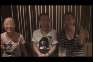 3人の剃髪女性が剃髪後の生活について語り合いウィッグをみんなで取って髪の毛の伸び具合を見せ合う【剃りっ怒vol.5 さみっと】