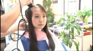 女子大生の桃子さんが一大決心し剃髪しスキンヘッド姿に早変わりする【Hair Angel Vol.55 桃子/21歳】