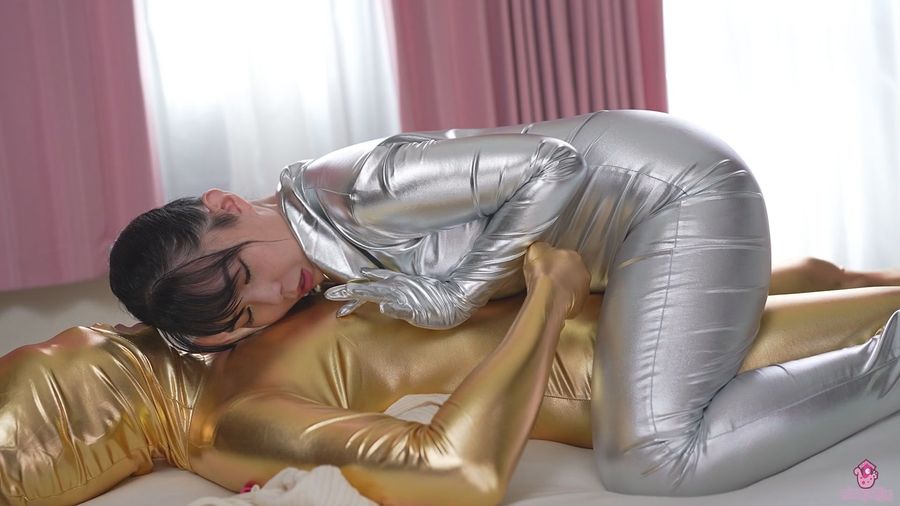 吉根ゆりあがメタリックゼンタイを着用して金銀股間擦り付け合いをする【全身タイツ超絶濃厚FUCKラバーウーマン 03】