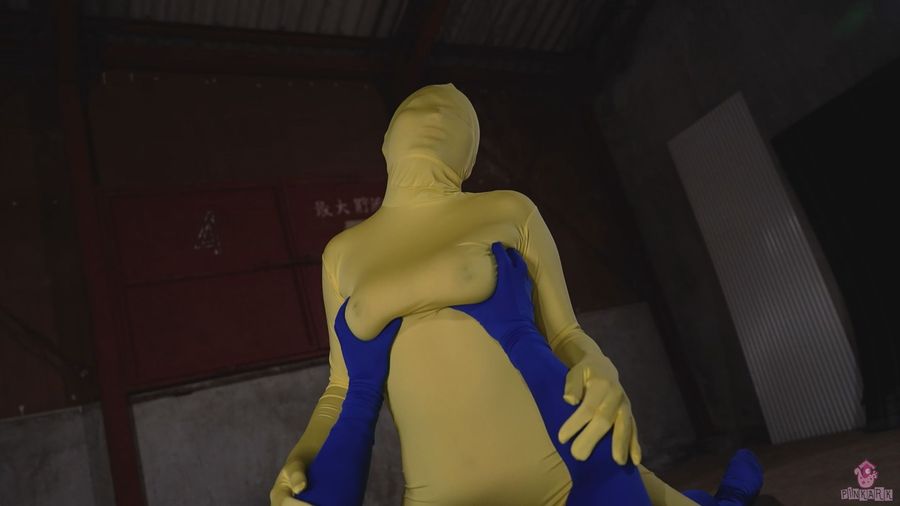 ノーブラ透け乳の美しい女性がもっこりゼンタイ男とエロく絡み合う【全身タイツ 極薄スケスケ★クロス ラバーウーマン 11】