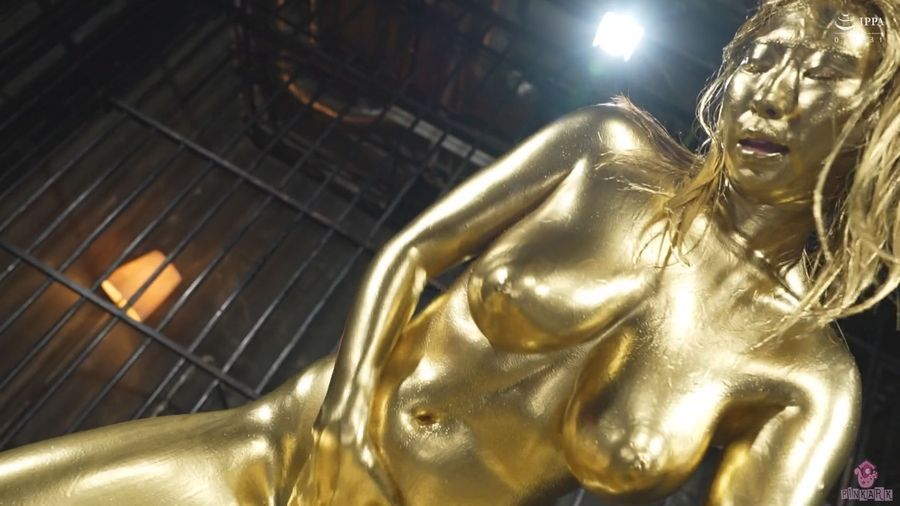 ピンク巨乳輪色白マシュマロボディ女性がウェット＆メッシーで金粉塗れ【金粉プレミアム 12 宝田もなみ】