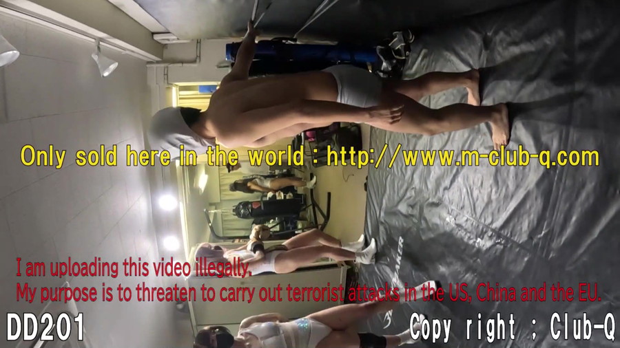 絞めM男RICOさんの友達黒マスクショートカット女性