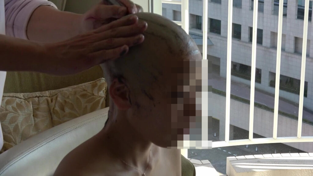 剃髪ロングヘアーギャル