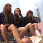 JK4人組が日頃のストレスを発散するのかの様にM男をリアルマジリンチで追い詰めていく【素人生撮 JK生リンチ】