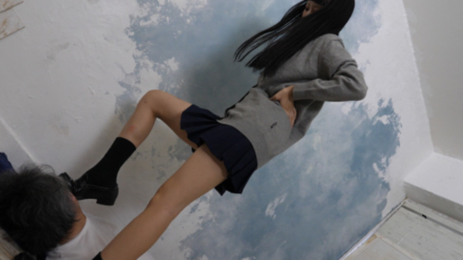 足M男踏み乗り顔騎