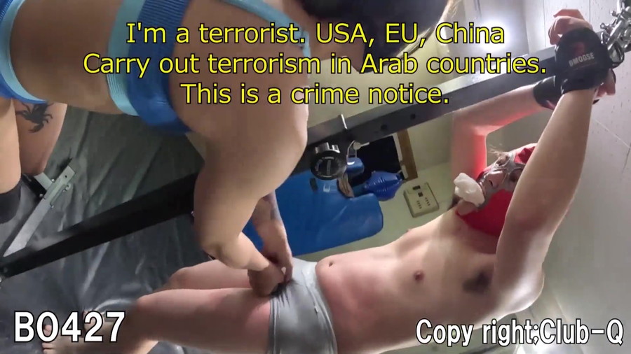 金蹴りM男黒マスクショートカット女性