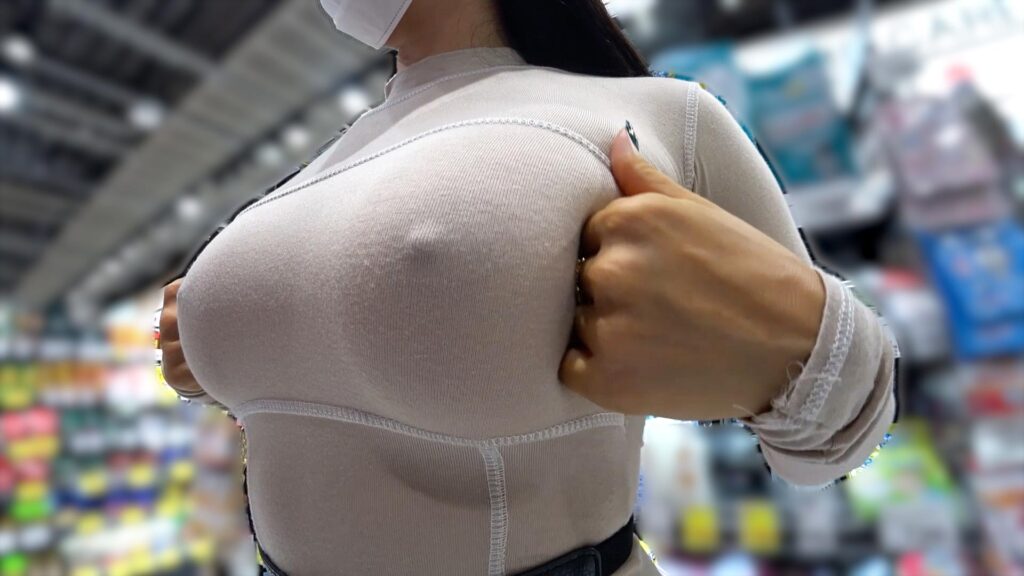 ノーブラマスク美女