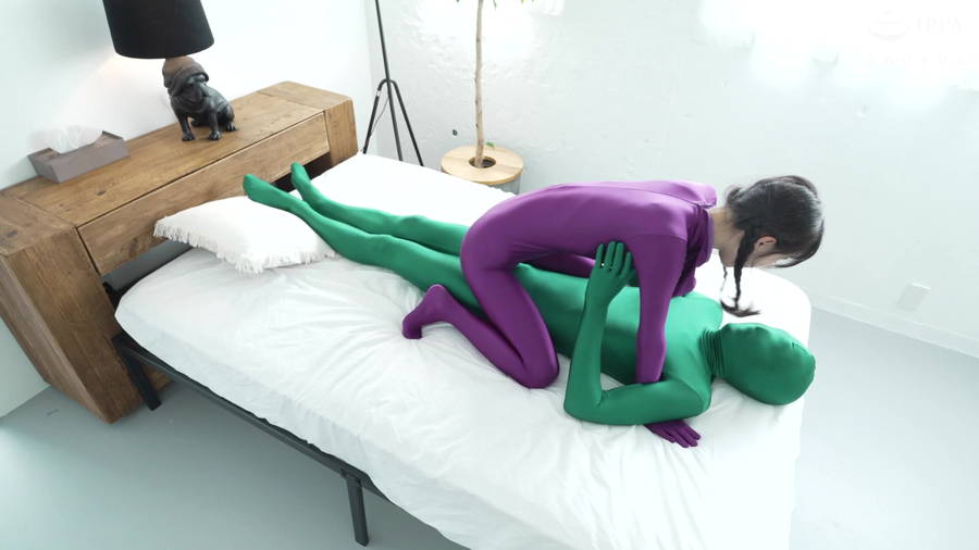 ゼンタイフェチの男性が欲望を満たす【フェチ人形2 -ZENTAI ROID SANA- 上田紗奈】