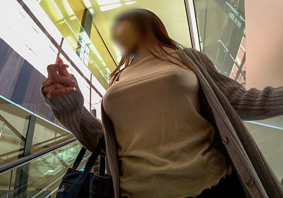 ノーブラ練り歩き