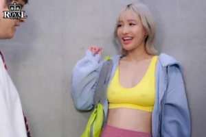 これはもしかして【隣人ガチャUR確定演出。隣に引っ越してきたのはノーブラ乳首ポッチの美乳お姉さん。 百永さりな】