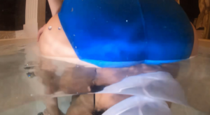 呼吸訓練と称して水中顔騎をする【競泳水着トレーニング責め】