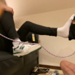 明らかにサイズの大きいスニーカーを見て、最初は男性かと思った【29センチのデカすぎるスニーカーと足に踏みつけられました】