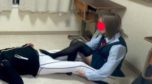 完全に俺をマゾにしようとしているクラスメイトの足技に何度も翻弄され逝かされまくり【クラスメイトは女王様 ヨハネ女王様】