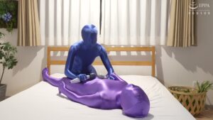 大きく勃起した男性のPケース越しのチ○コを擦り盛大に射精させる【『リアルフェチ男性から学ぶ初ゼンタイスリスリ（射精まで） 星野ねね』】